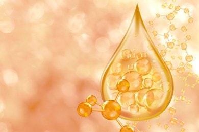 Illustration eines goldenen Tropfens mit Molekülstrukturen als Symbol für Kollagen in Hautpflegeprodukten