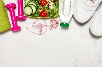 Gesunde Ernährung und Bewegung als Grundlage für jugendliche, strahlende Haut.