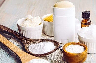 Hausgemachtes Deo mit natürlichen Wirkstoffen und ätherischem Öl.