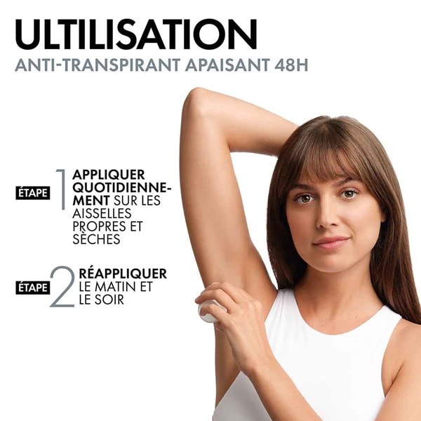 Une jeune femme aux aisselles lisses montre les étapes d'application du déodorant anti-transpirant 48h sensible de VICHY.