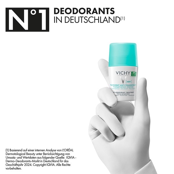 Hand hält VICHY Anti-Transpirant 48h roll-on. Das Nummer eins Deodorant in Deutschland.