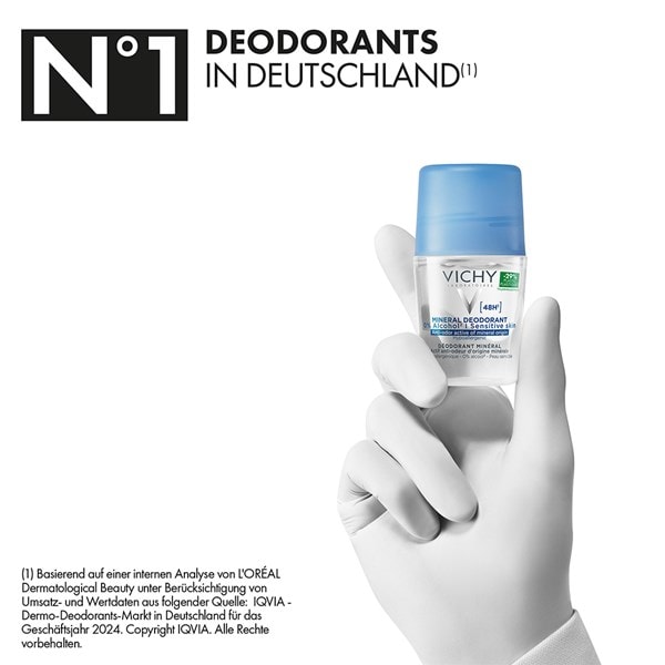Hand hält Vichy Mineral 48h Deodorant - Eines der Nummer 1 Deodorants in Deutschland.