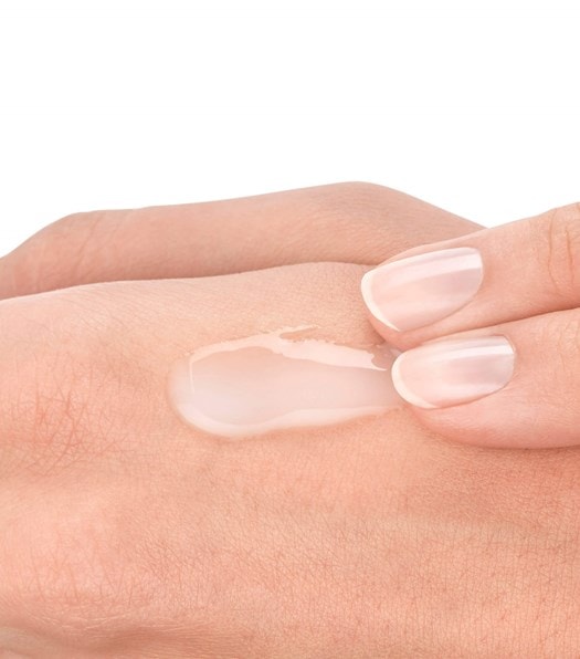 MINÉRAL 89 glättende Augenpflege Anwendung 2