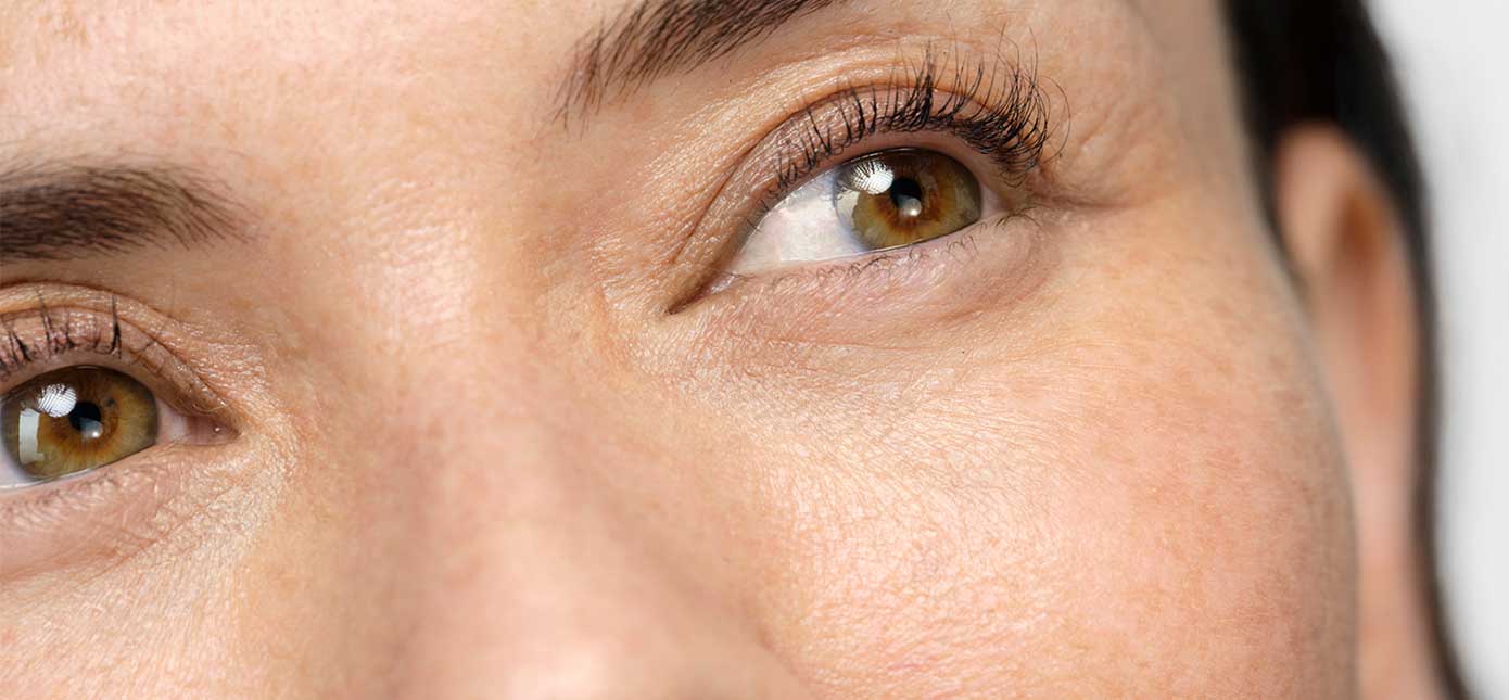 Comment appliquer le soin pour le contour des yeux et des lèvres NEOVADIOL - 2