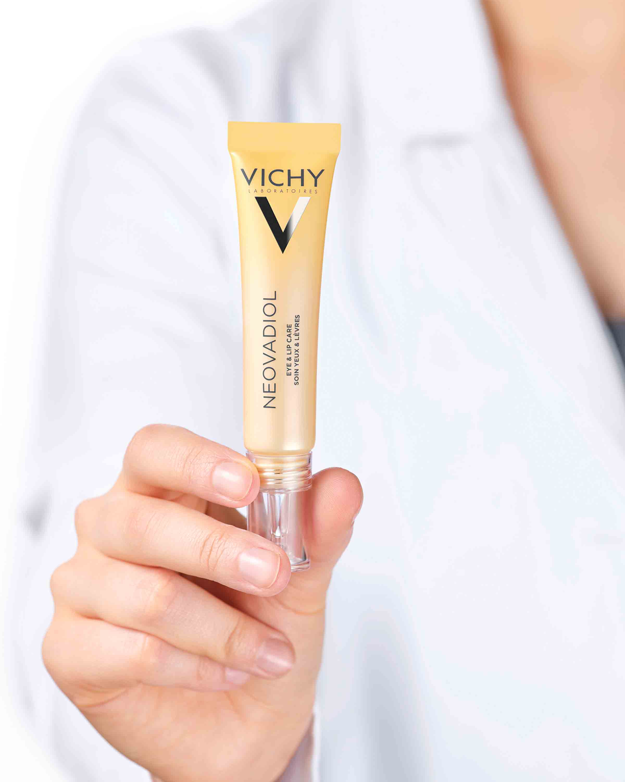 Visuel 2 du soin contour des yeux et lèvres NEOVADIOL