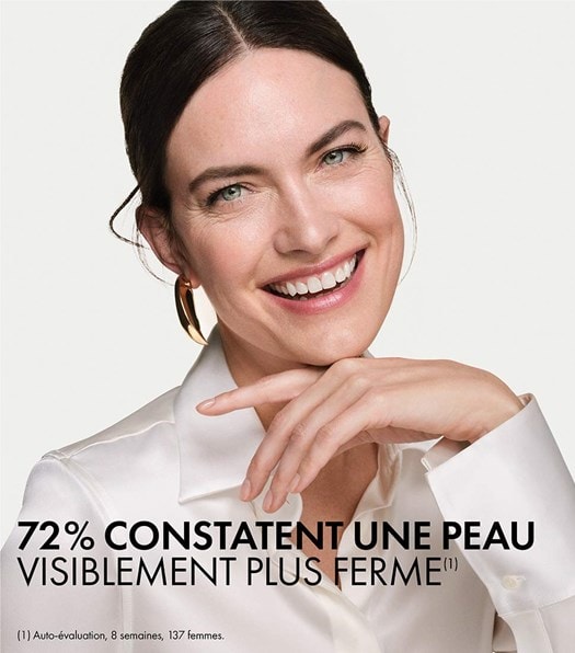 Femme d'âge moyen souriante avec une peau rajeunie