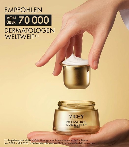 Eine Hand die die Reffill verpackung in den goldenen Tigel der  NEOVADIOL Longevity Pro Volumen creme setzt, die von 70000 Dermatologen weltweit empfohlen wird