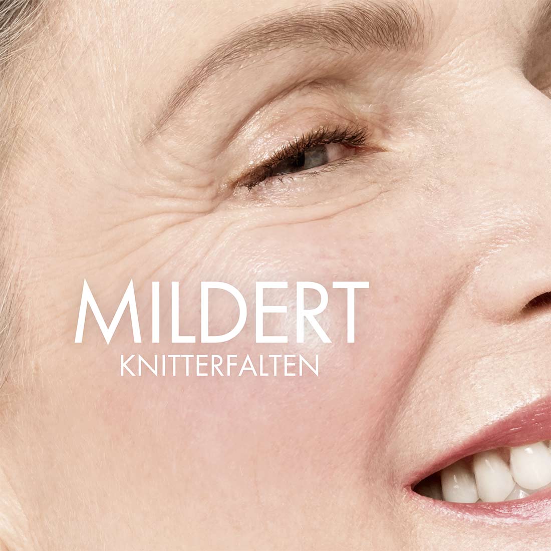 Nahaufnahme der Augen- und Wangenpartie einer reifen Frau – Text: mildert Knitterfalten