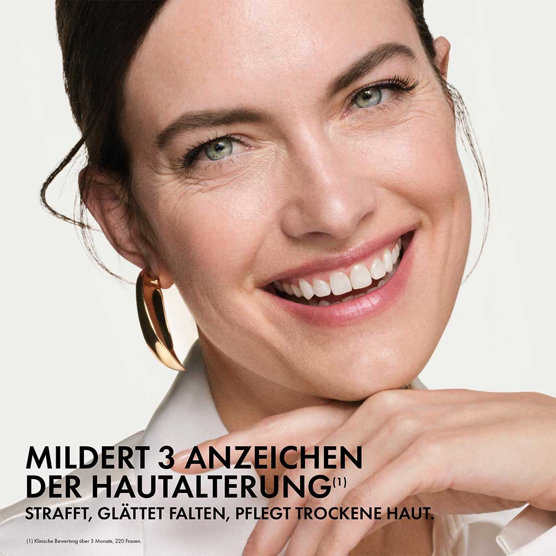 Nahaufnahme eines lächelnden Gesichts mit glatter, gepflegter Haut – Vichy Neovadiol Anti-Aging-Pflege, die drei Anzeichen der Hautalterung mildert.