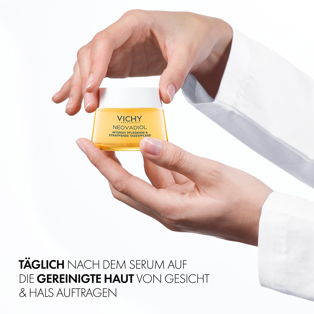 Tägliche Anwendung der Vichy Neovadiol Magistral Straffender Balsam Tagescreme – wird nach dem Serum auf Gesicht und Hals aufgetragen