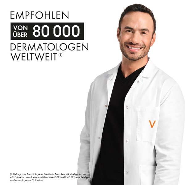 Person im Laborkittel neben Text „Empfohlen von über 80 000 Dermatologen weltweit“.