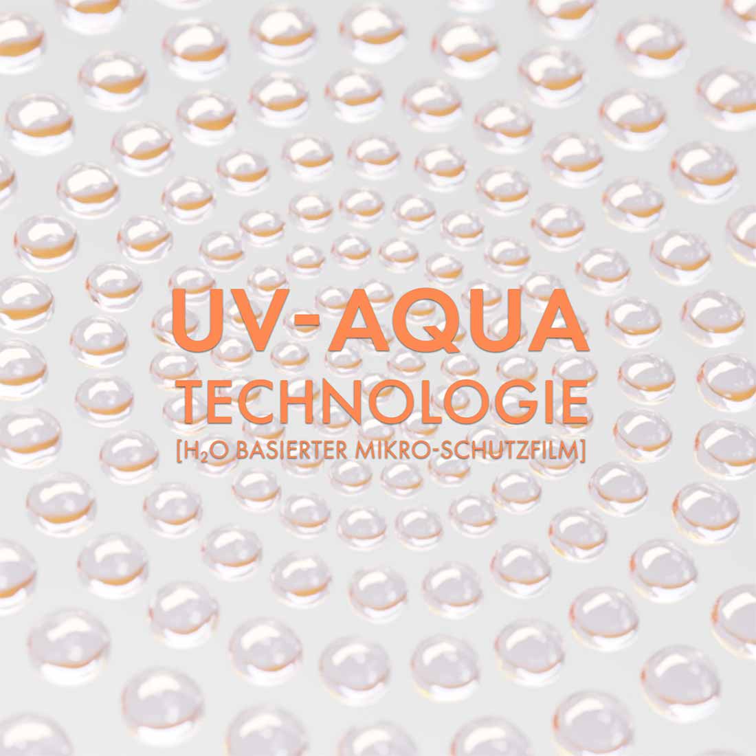 Wassertropfen im Hintergrund, im Bild steht: UV-Aqua Technologie, H₂O-basierter Mikro-Schutzfilm